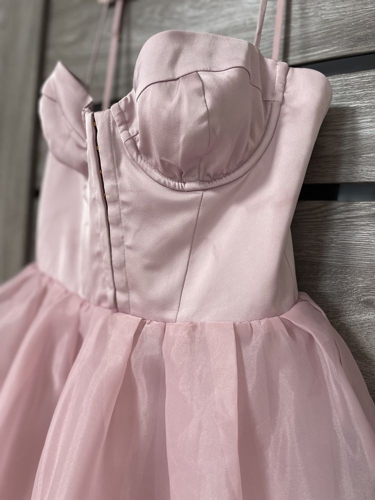Коктейльна сукня,корсет,чашечки,рожево-пудрова
