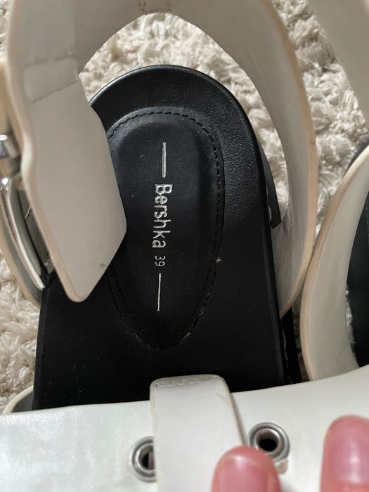 Босоніжки жіночі