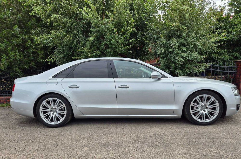 Audi A8 V8 D4 Ogrzewanie postojowe TV monitory Night Vision hak 4x4