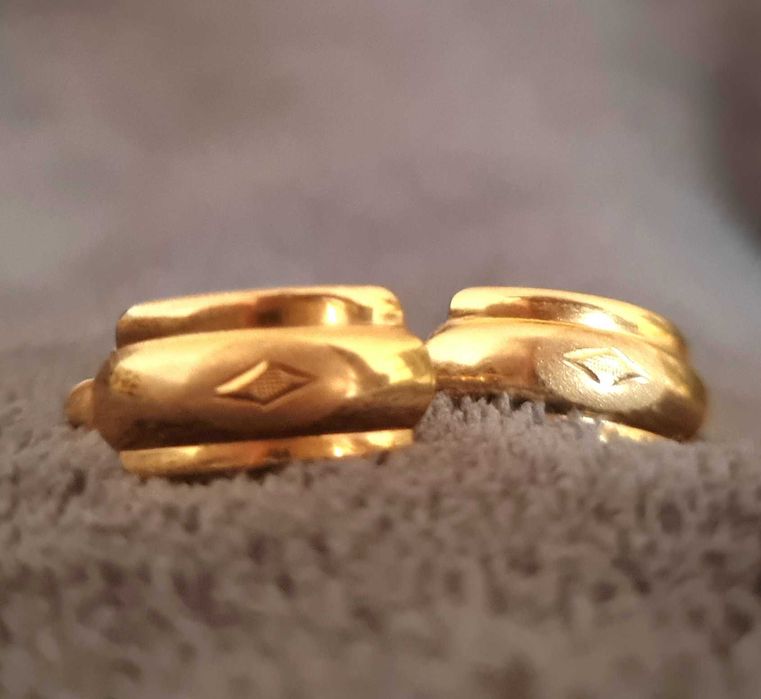 Vendo brincos de ouro