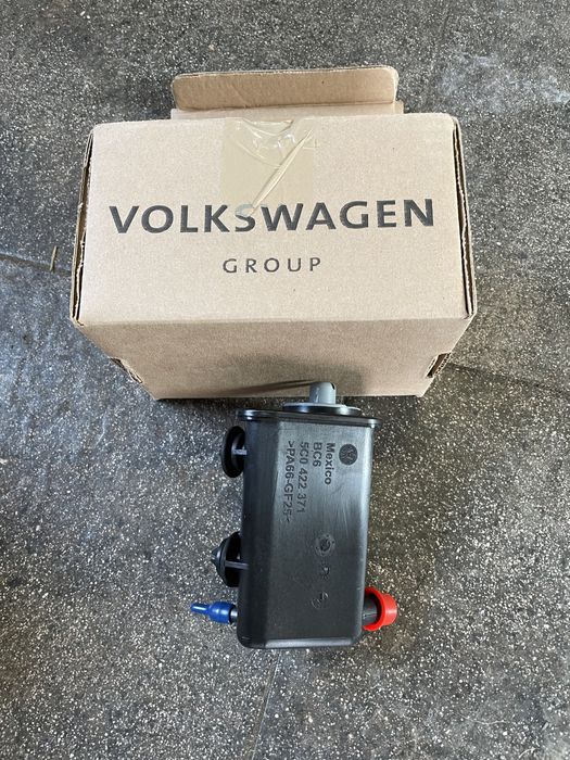 Бачок гидроусилителя г/у гур Passat Jetta Beetle 2.5 5C0422371