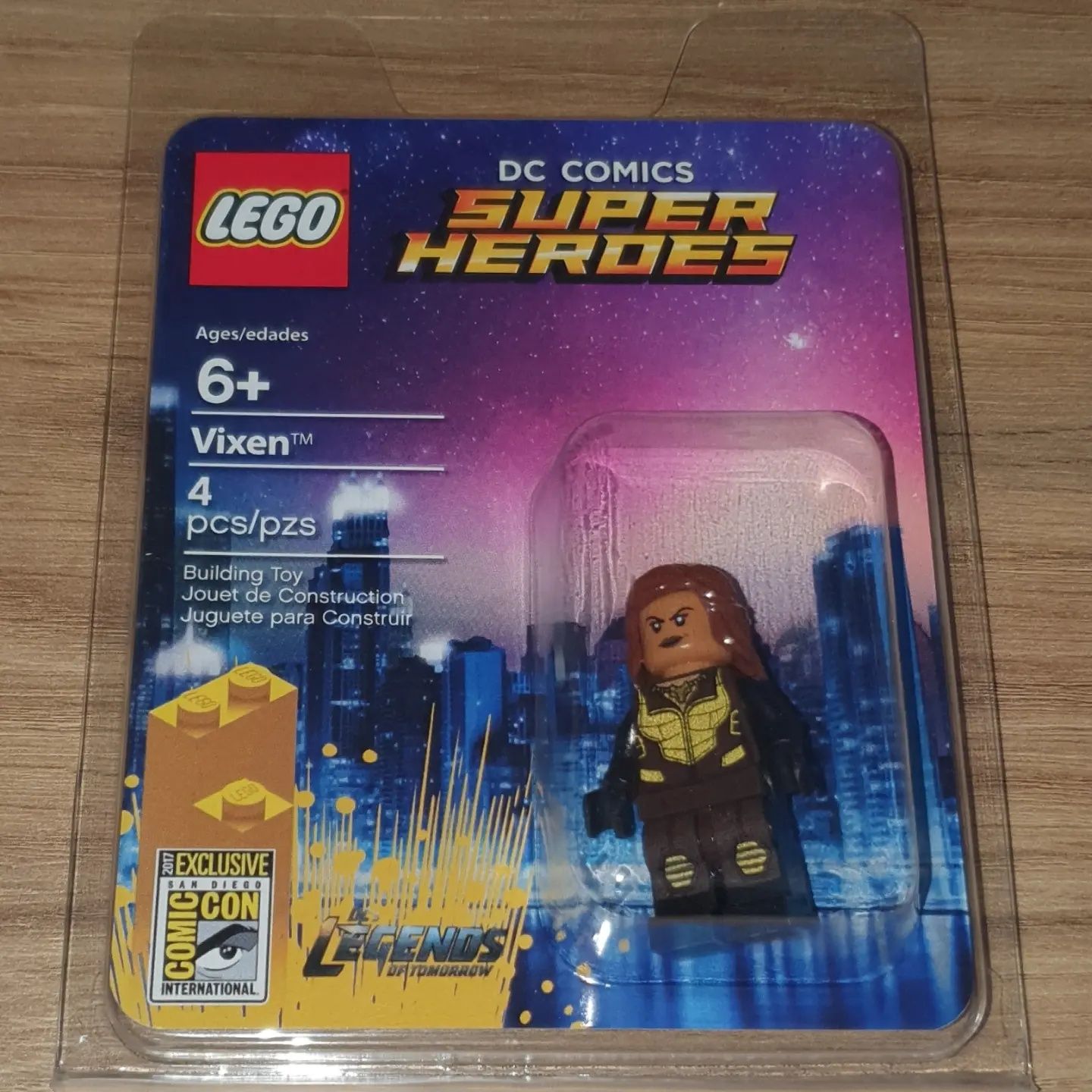 Figurka lego Super Heroes Vixen SDCC Comcon054