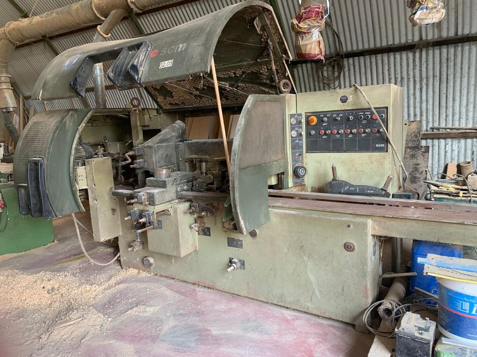 Molduradora SCM (trabalha tábuas até 23cm)