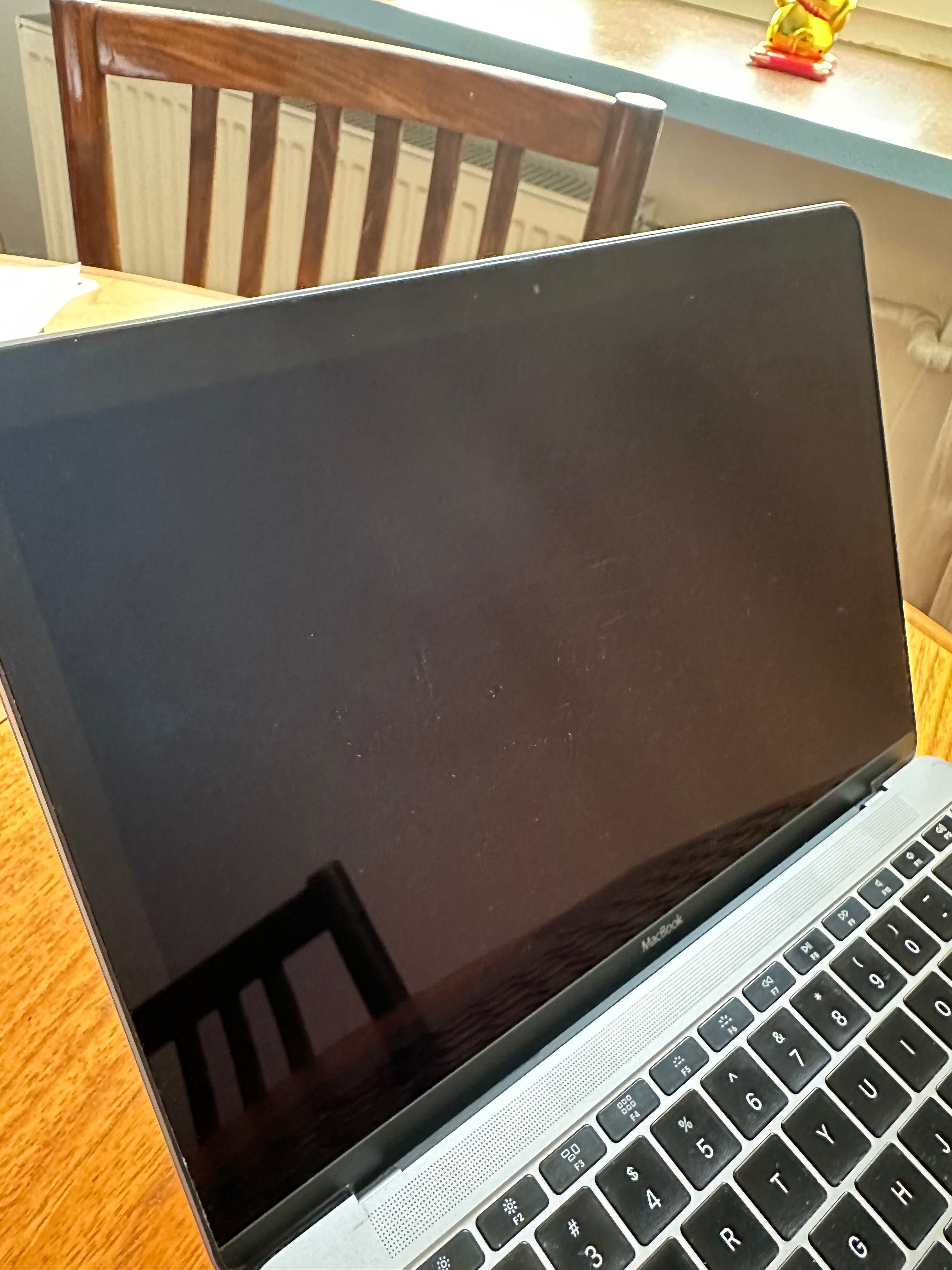 MacBook 12" Early 2016 nowa bateria, najmniejszy laptop, etui (A15334)