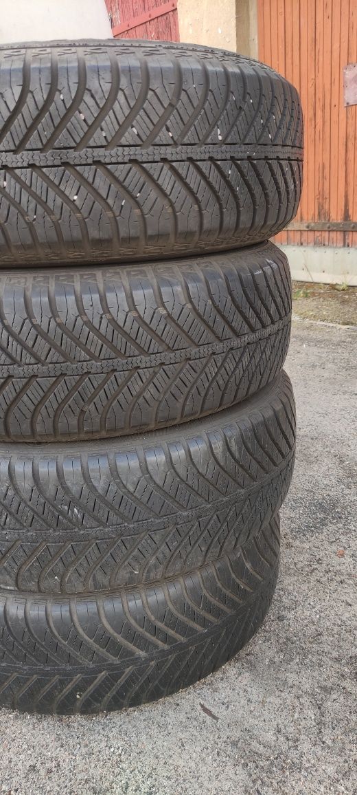 Opony zimowe z 2020r 6mm 195/65/15 Goodyear 7N6