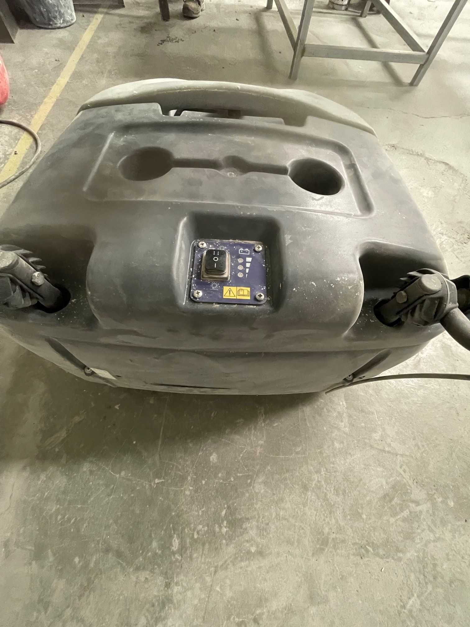 Aspirador NILFISK SW750 - C/Tração