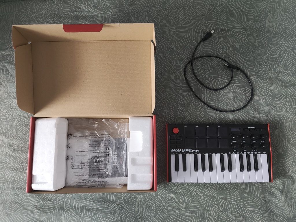 MIDI AKAI MPK MINI 3 - Mini klawiatura sterująca