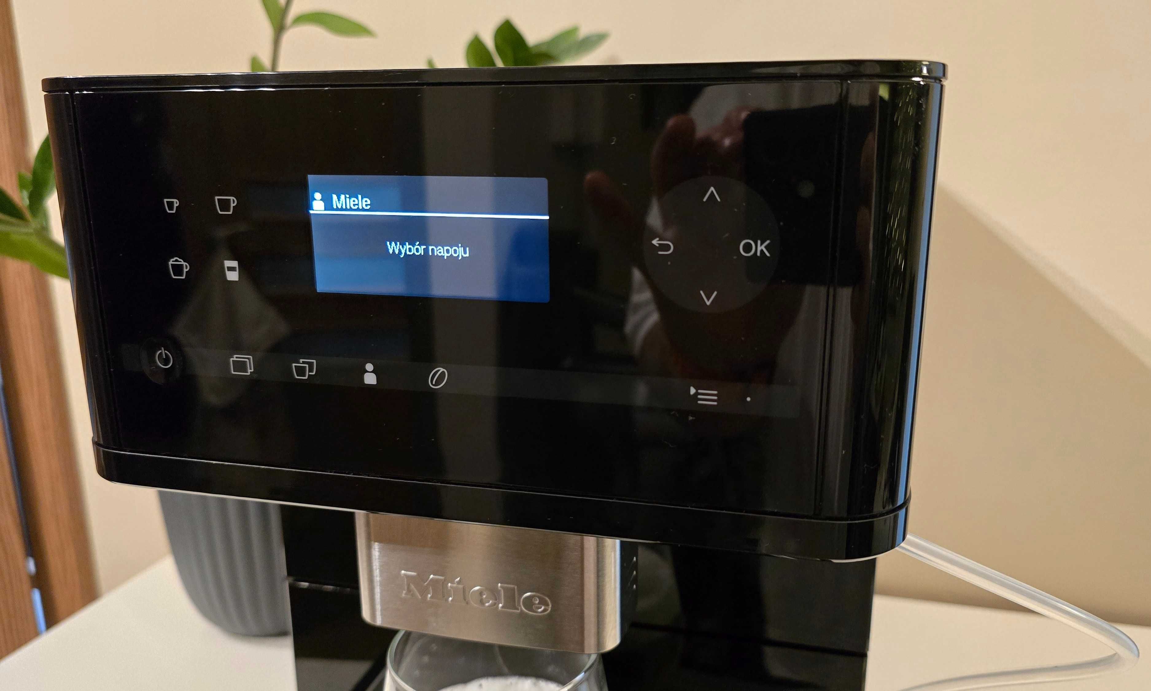 Ekspres Miele CM 6150 czarny, menu PL, One Touch, Aromatic, 15bar