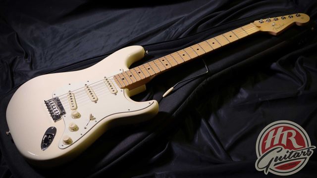 FENDER AMERICAN PROFESSIONAL Stratocaster, 2017 USA gitara elektryczna