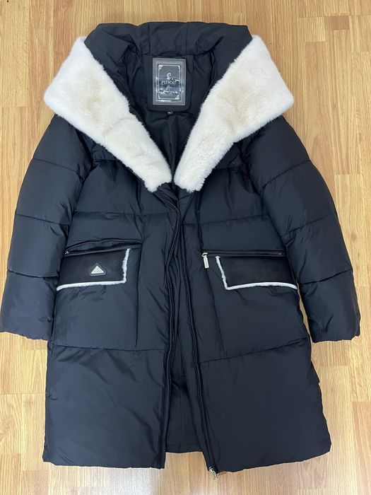 Зимовий пуховик.