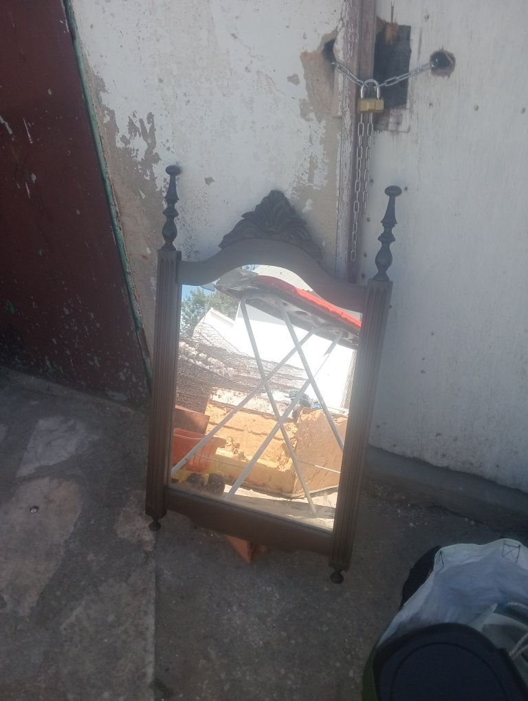 Espelho antigo em bom estado