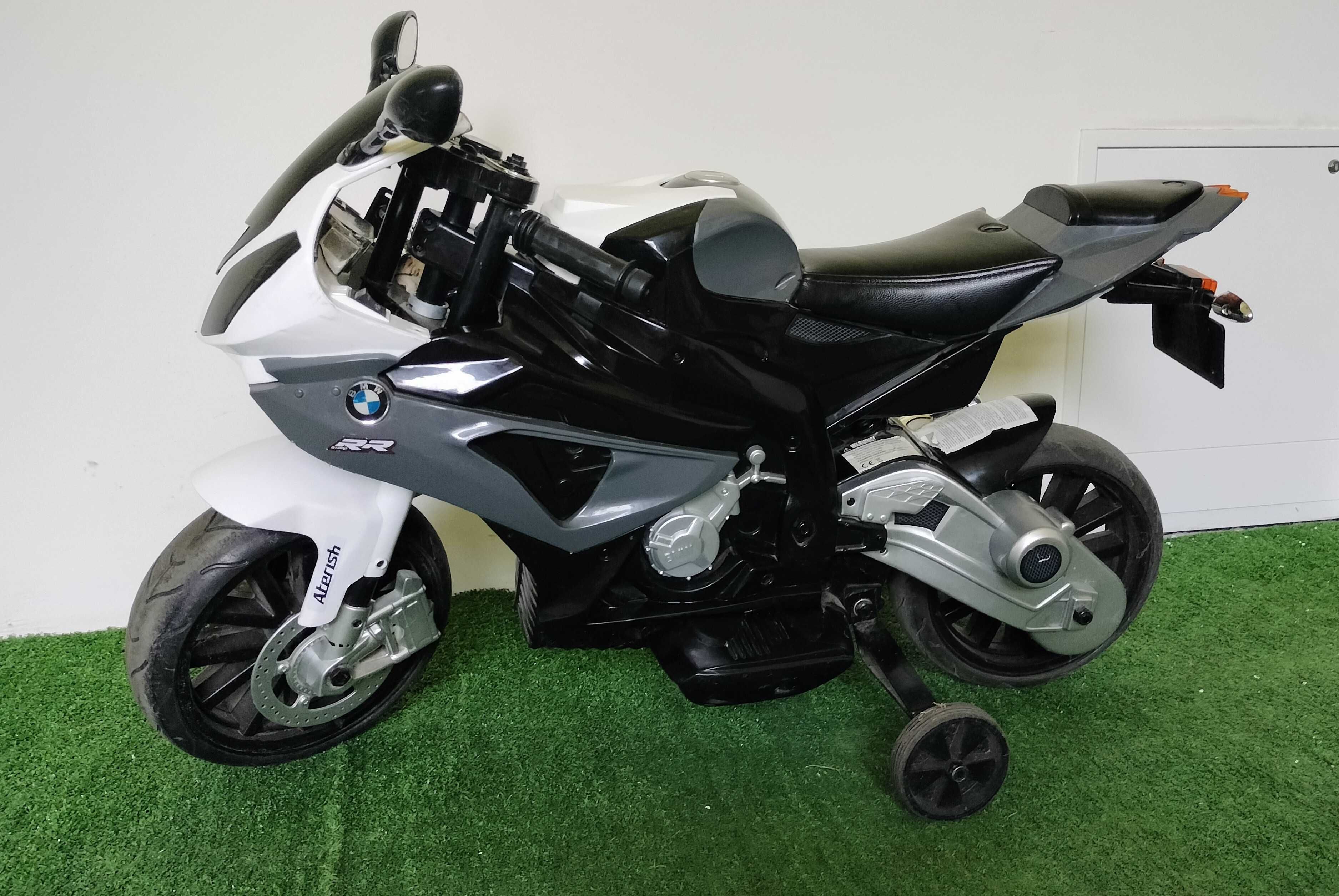 Motocykl na akumulator BMW S1000R