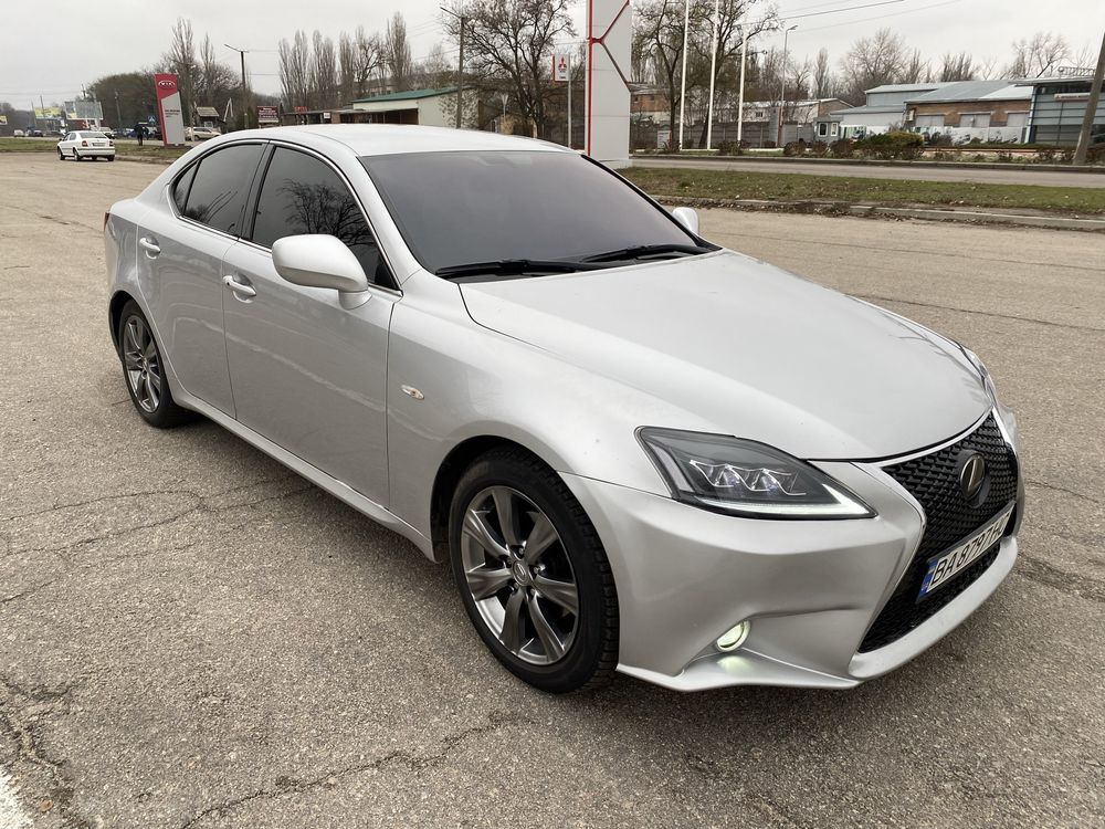 Lexus IS220d в ідеальному стані