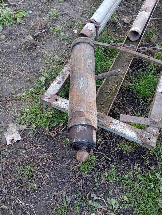 Продається циліндр на прицеп 2 птс 4 в робочому стані