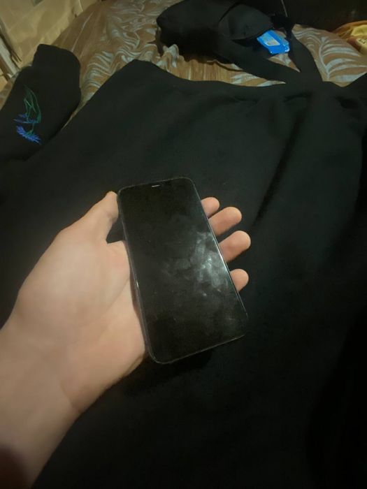 iPhone 11,сірого кольору