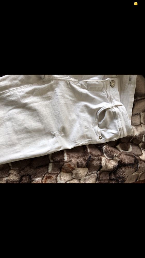 białe dżinsy spodnie z krótkim stanem z dziurami ZARA 36