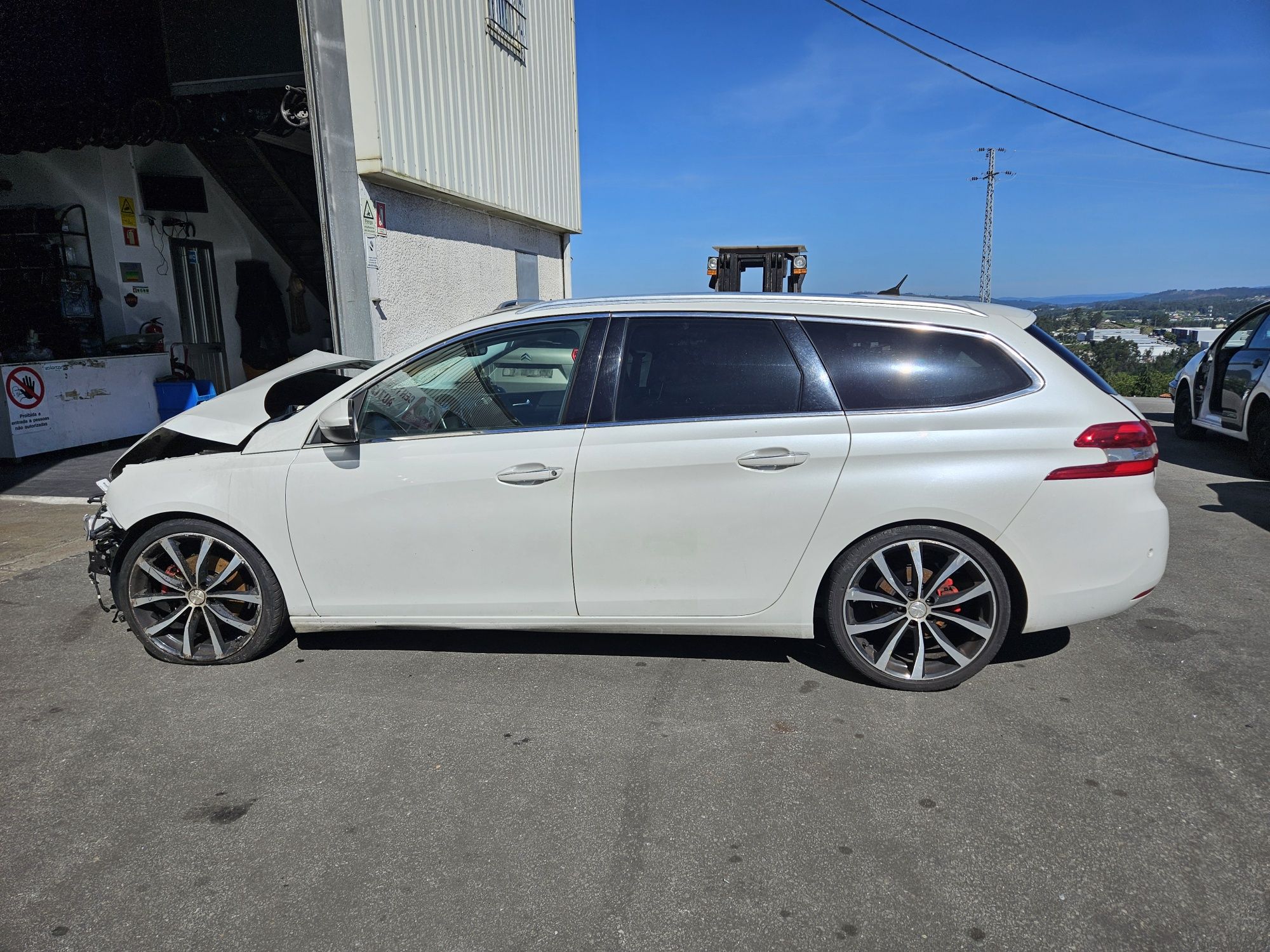 Peugeot 308 II SW 2.0 BlueHDi 150CV de 2015 para peças