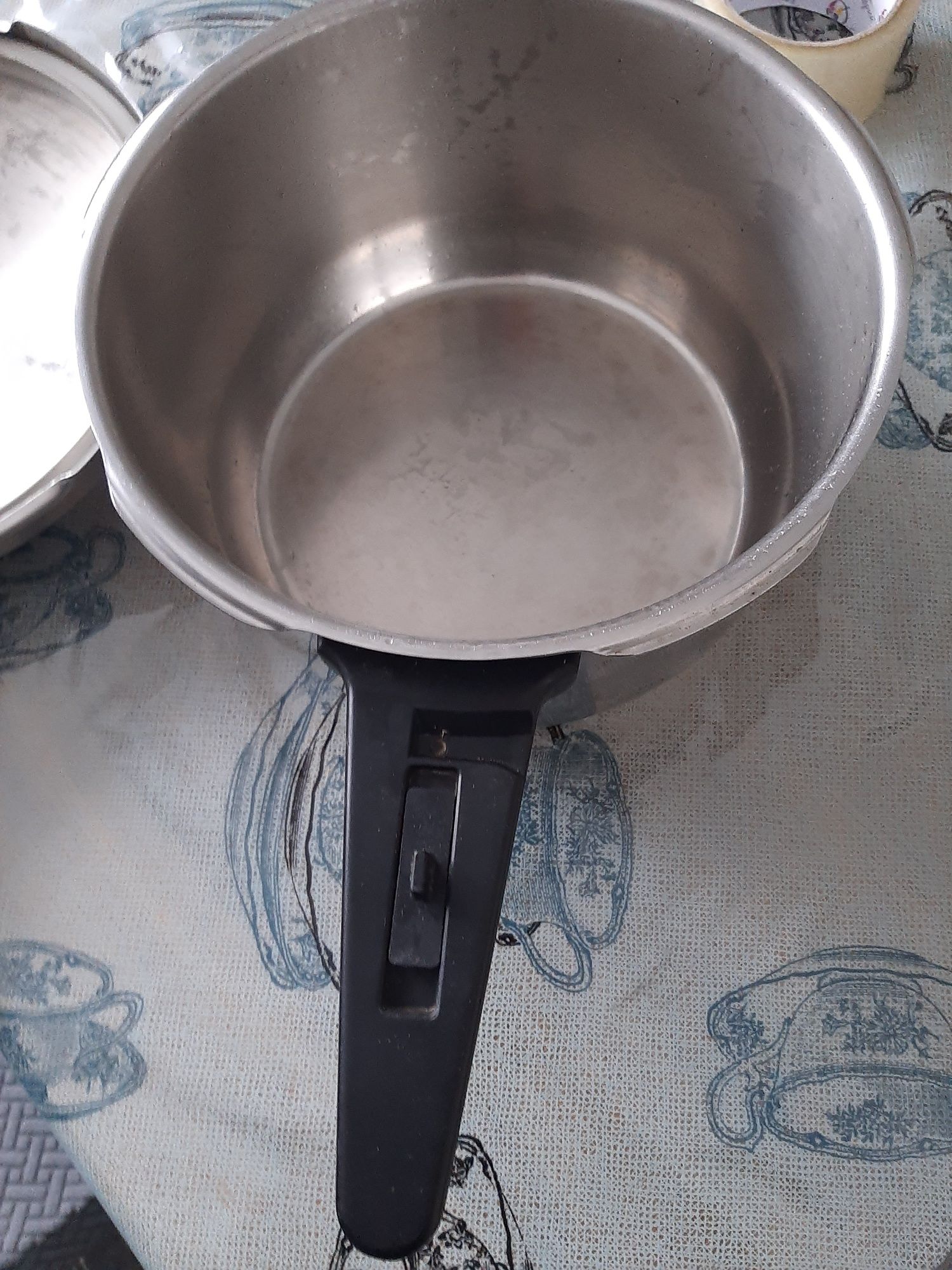Продам скороварку WMF