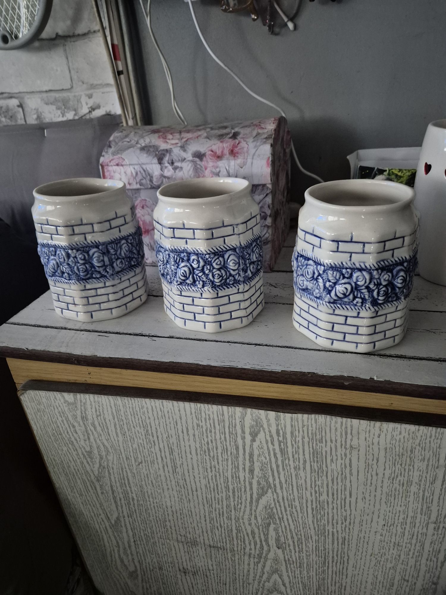 Stare  pojemniki  ceramiczne
