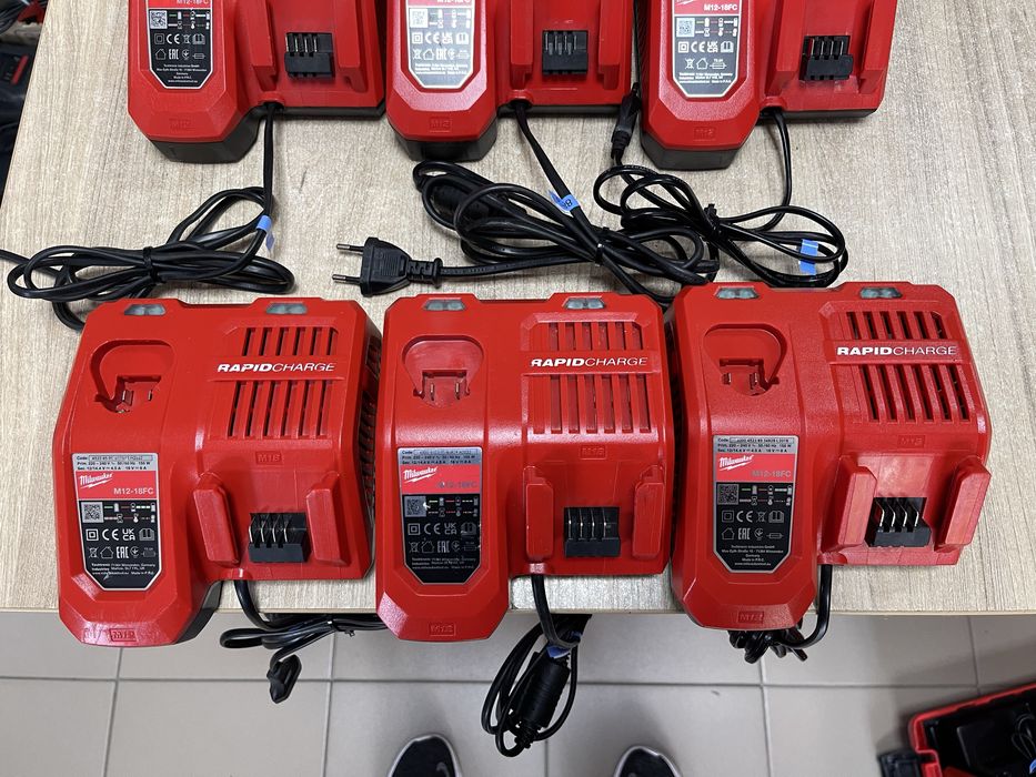 Milwaukee M12-18FC Rapid / зарядні пристрої Мілвокі
