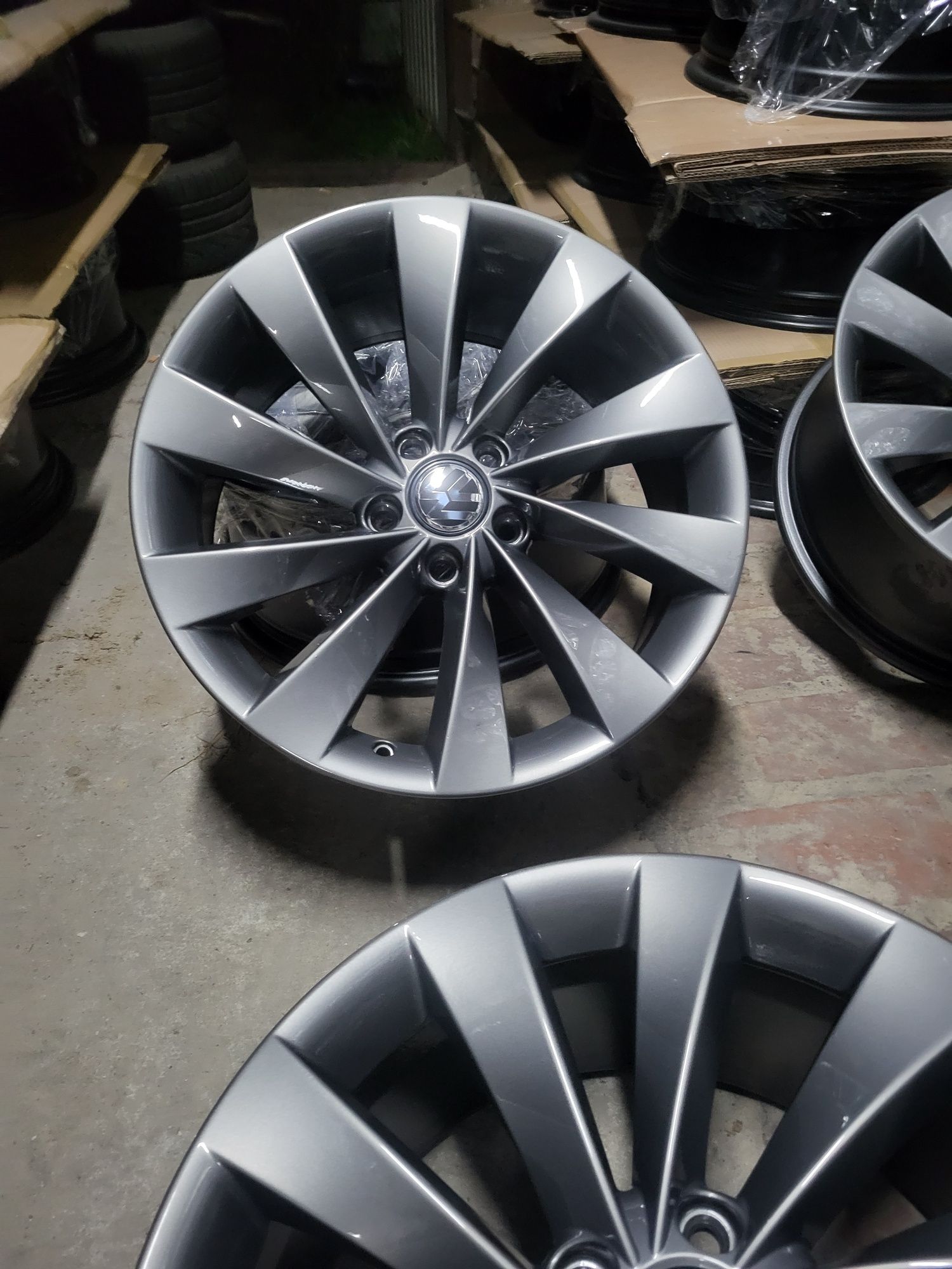 Felgi  18 5x112 Vw Passat b5 b6 b7 b8 arteon  Tiguan Sirocco skoda sea
