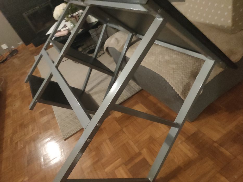 Secretaria muito boa como nova com prateleira laterais e embutidas