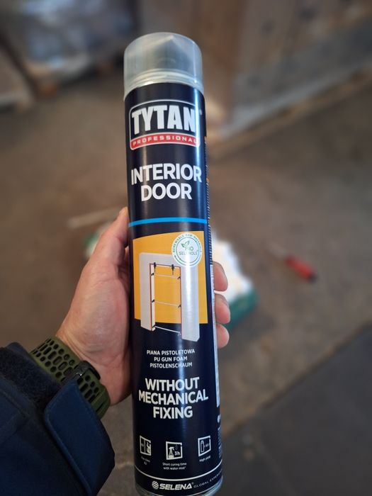 Piana pistoletowa Tytan 750 ml - jeden karton