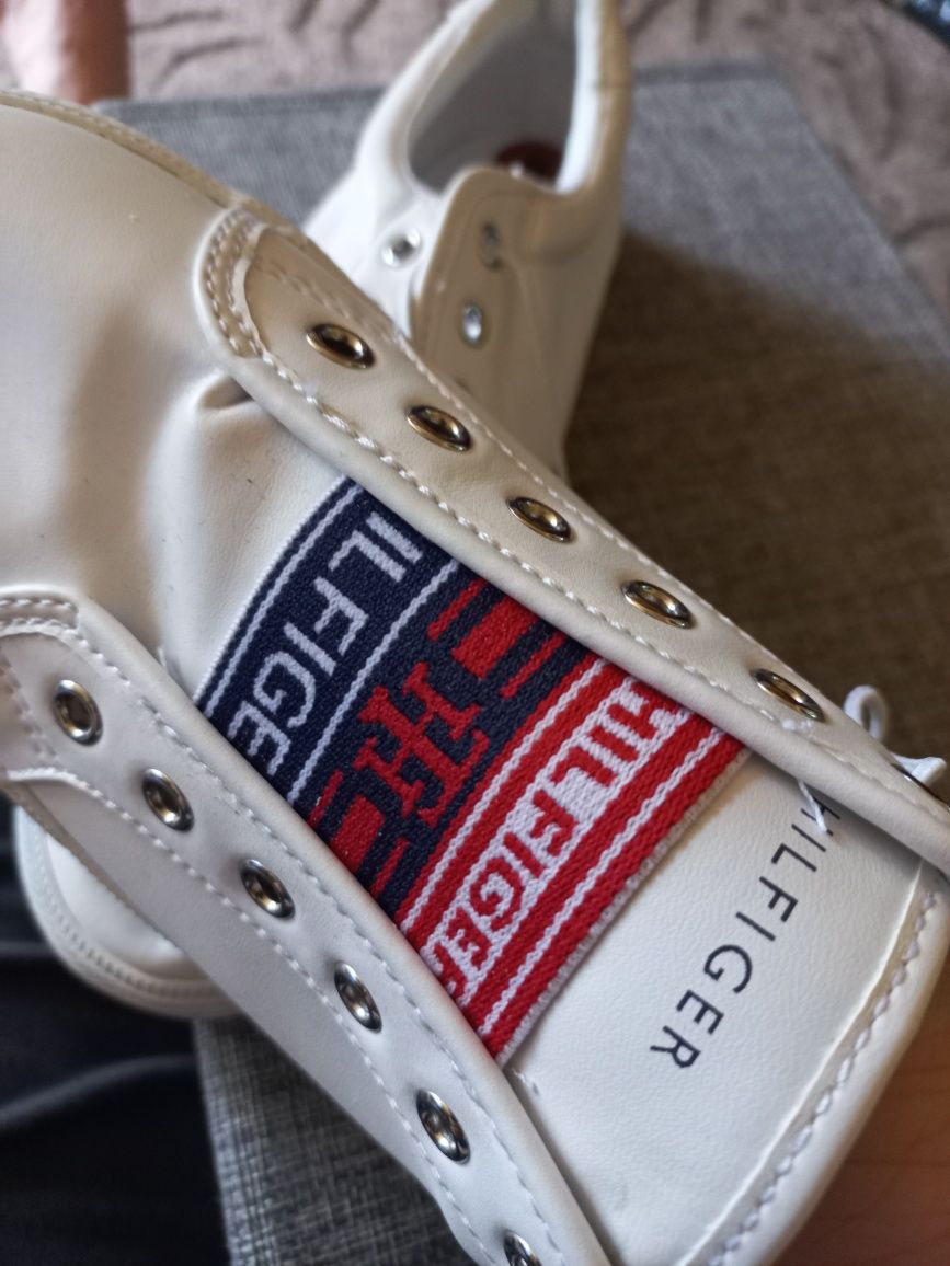 Tommy hilfiger wsuwane buty sportowe 39