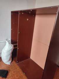Трёхстворчатый полированный шкаф с антресолью СССР