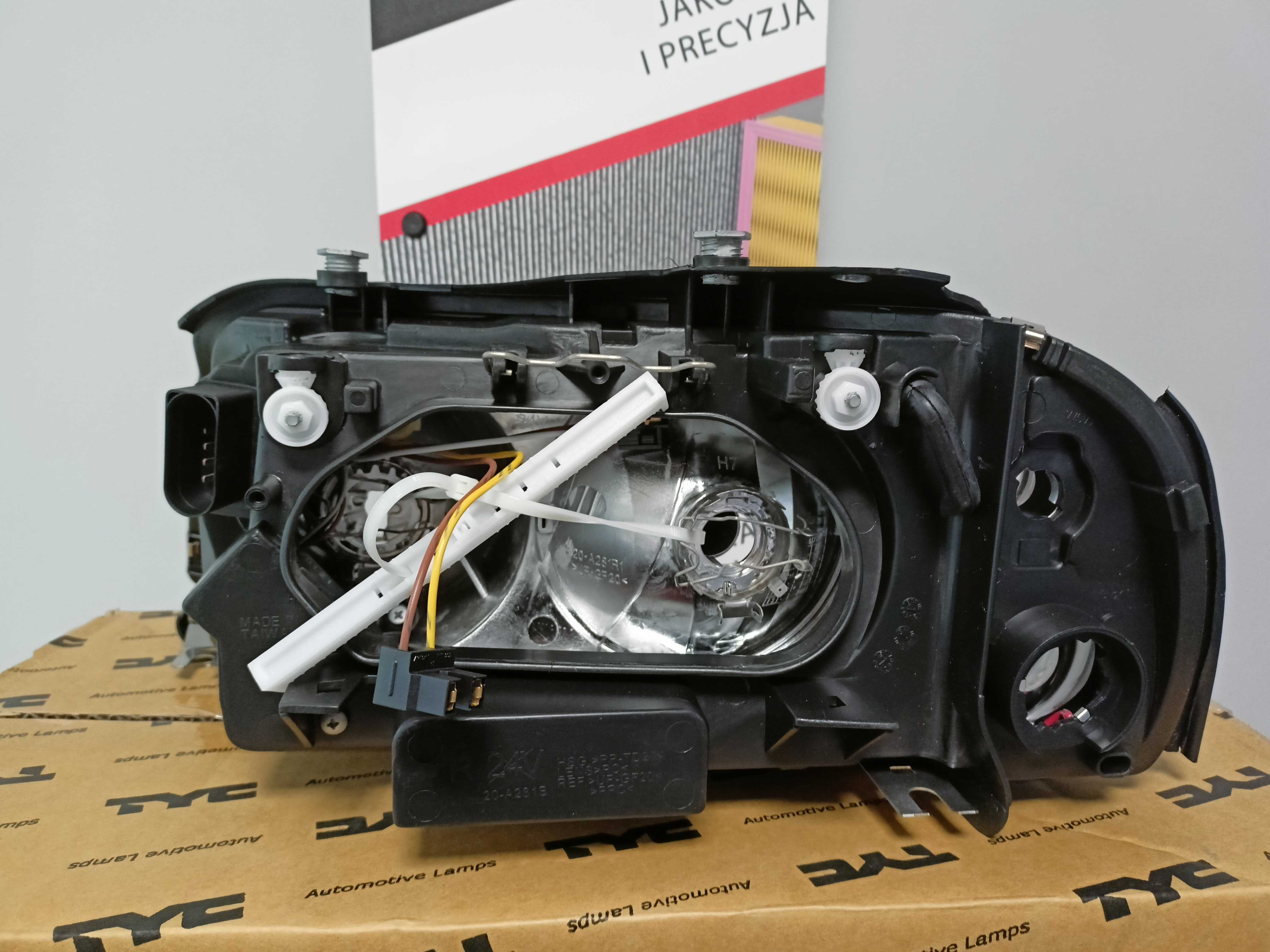 VW Sharan 00-10 Lampa/Reflektor przód prawy /H7+H1