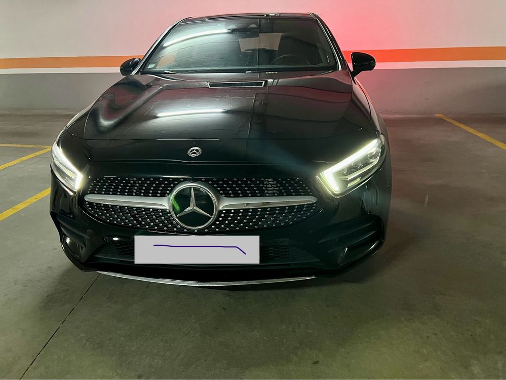 Mercedes A200 AMG com teto panorâmico