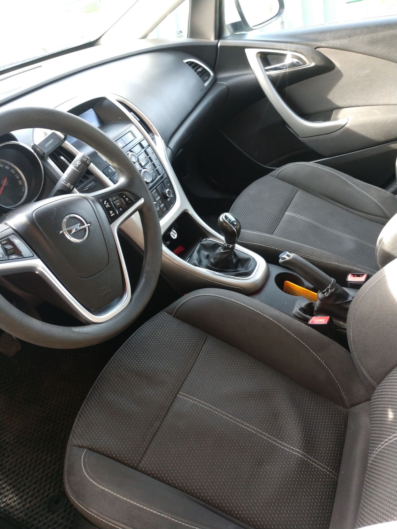 Opel Astra J 2010