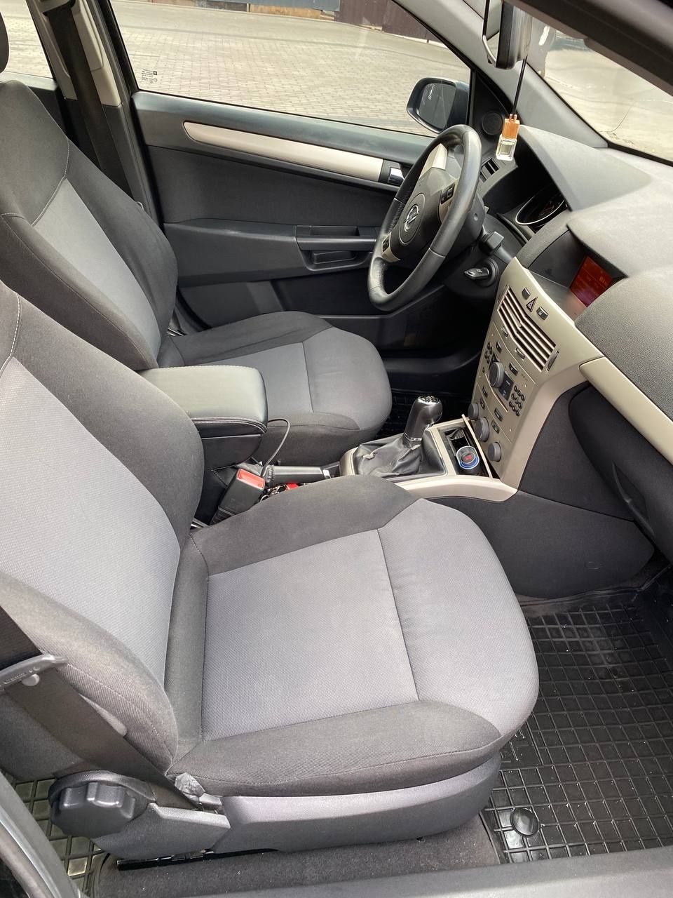 Продам Opel astra H