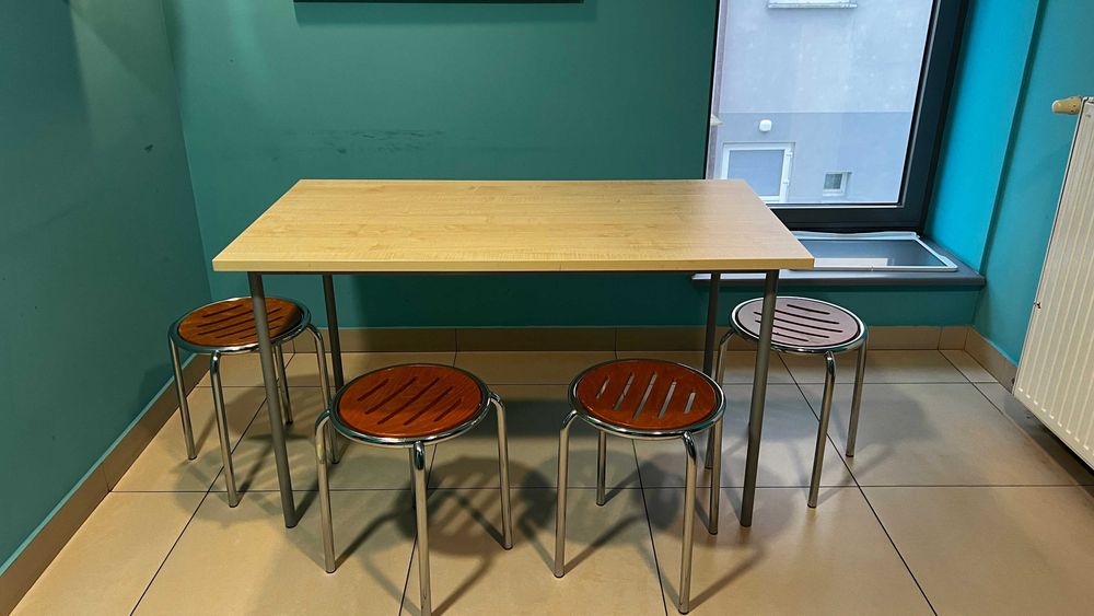 Zestaw stół + 4 krzesła kuchenny do jadalni