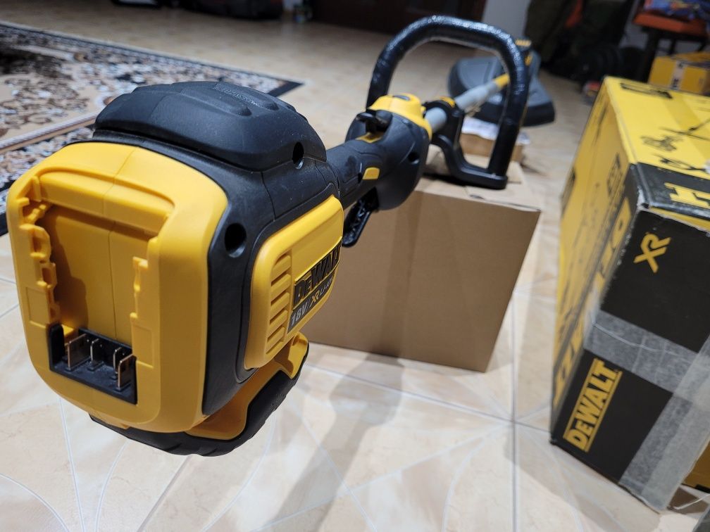 Dewalt електрокоса Brushless 18v DOM561P1S