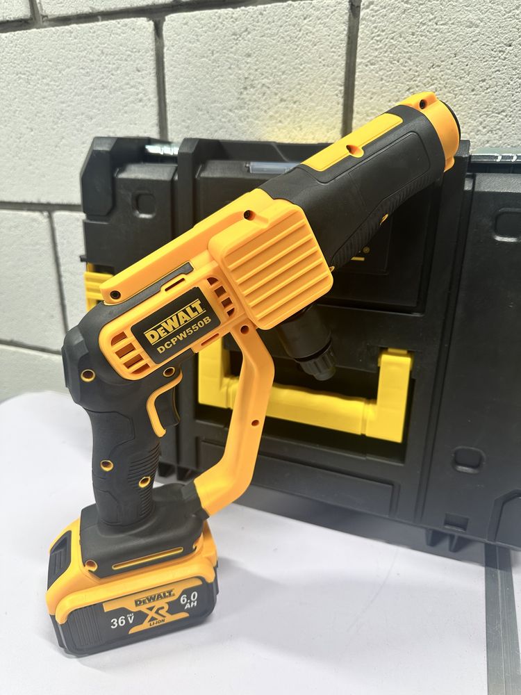 Акуиуляторна мини мойка DeWalt DCPW550В