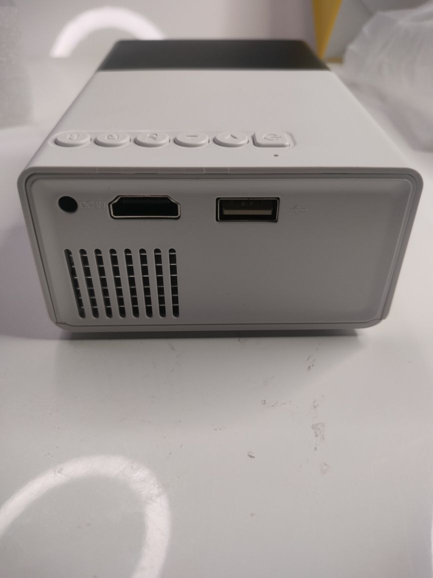 Projektor YG300 - czarny