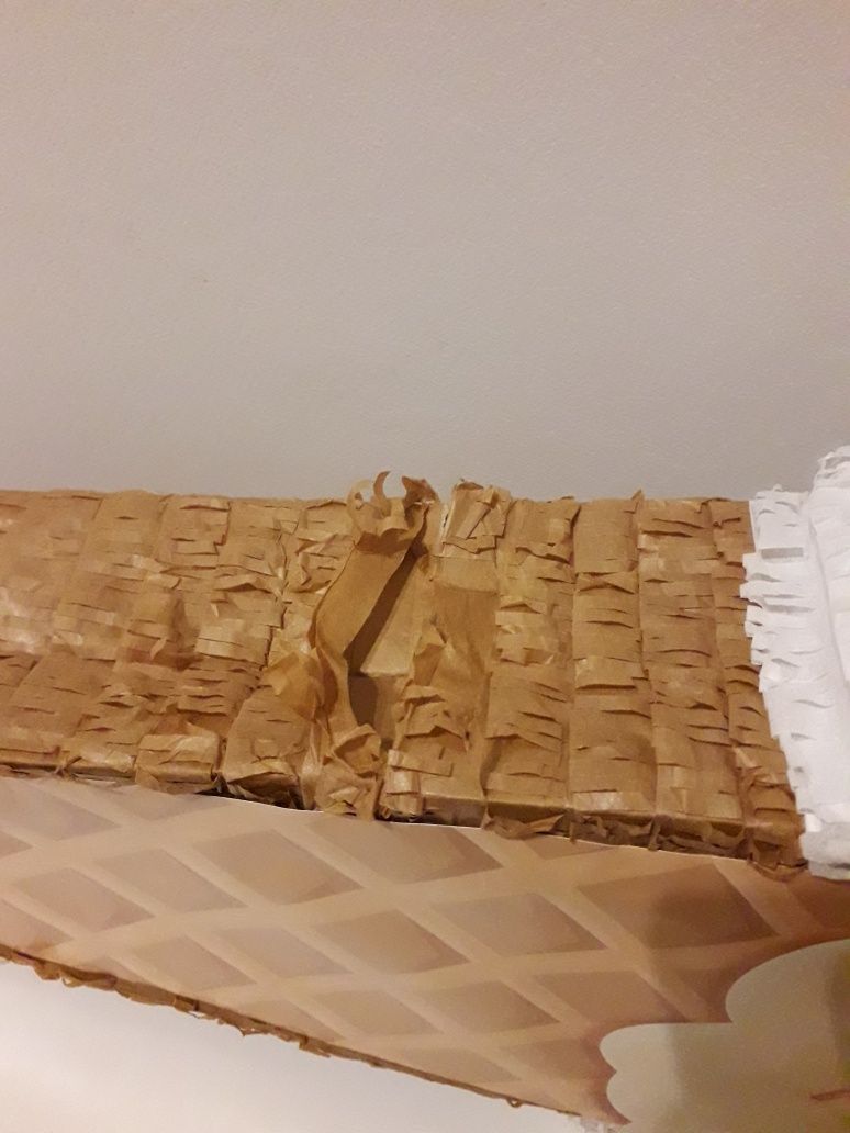 Pinhata em formato cone de gelado