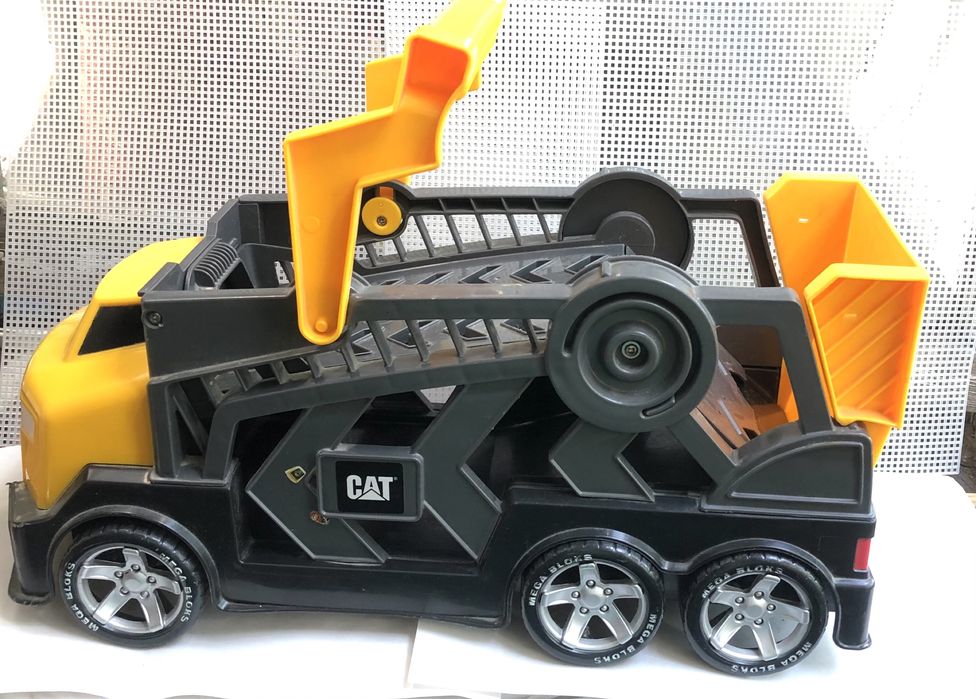 Caterpillar  Funrise - самоскид, 42 см, Канада