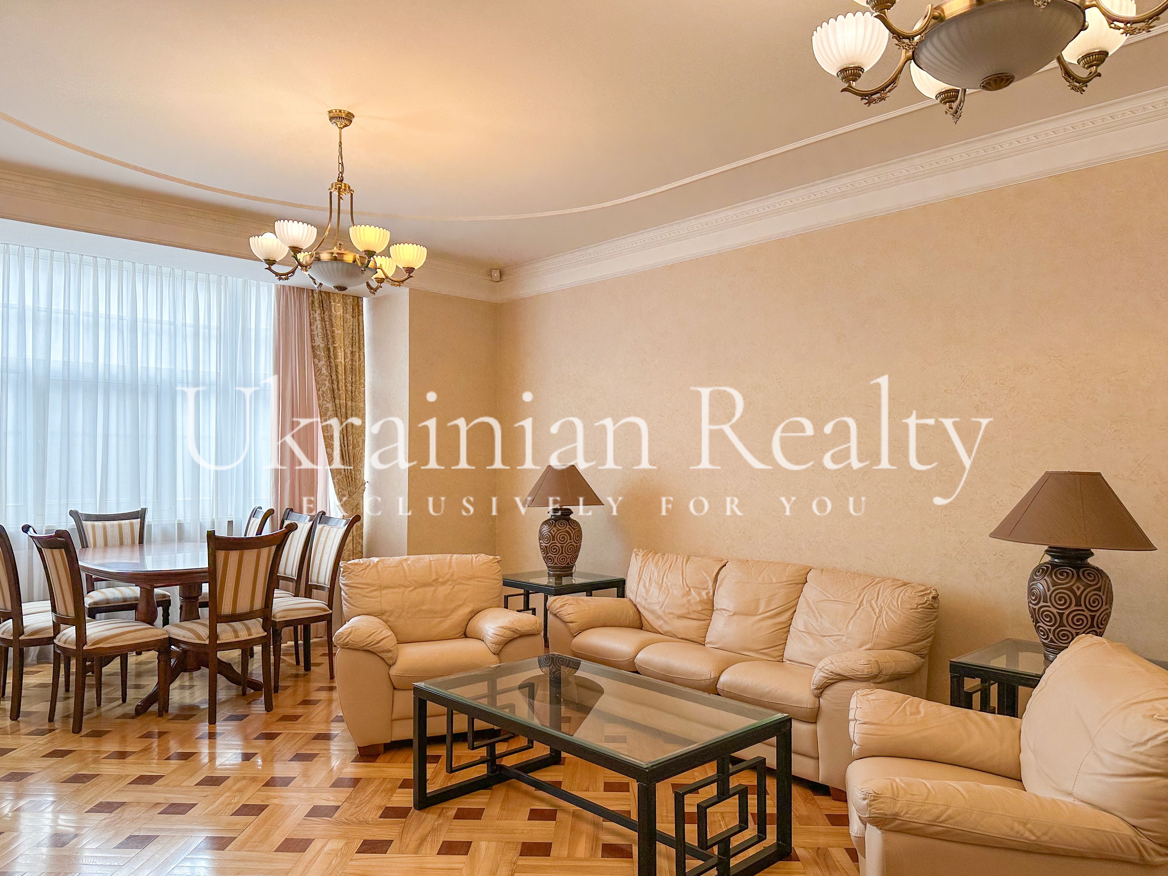 Простора 4-кімнатна квартира Іринінська, 5/24 БЕЗ %