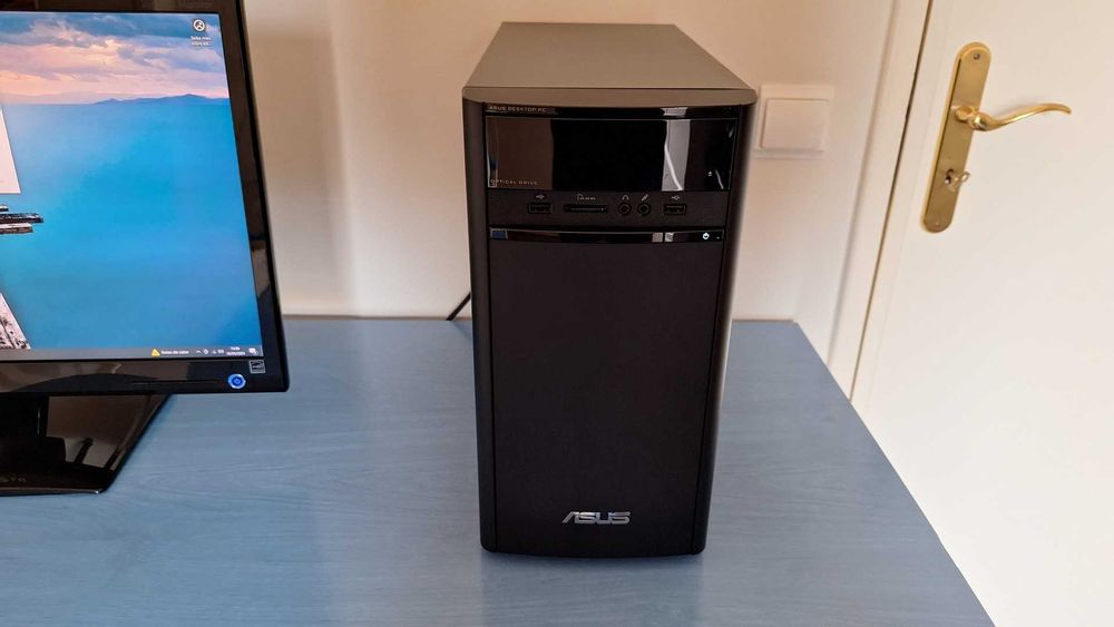 Asus MiniTower Core i7 3.3GHz.- 16GB Ram- HDD 1 TB- WiFi