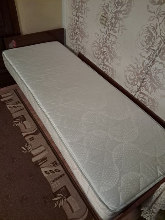 Матрац  розмір 70 *190 Терміново продається  у зв'язку з виїздом.