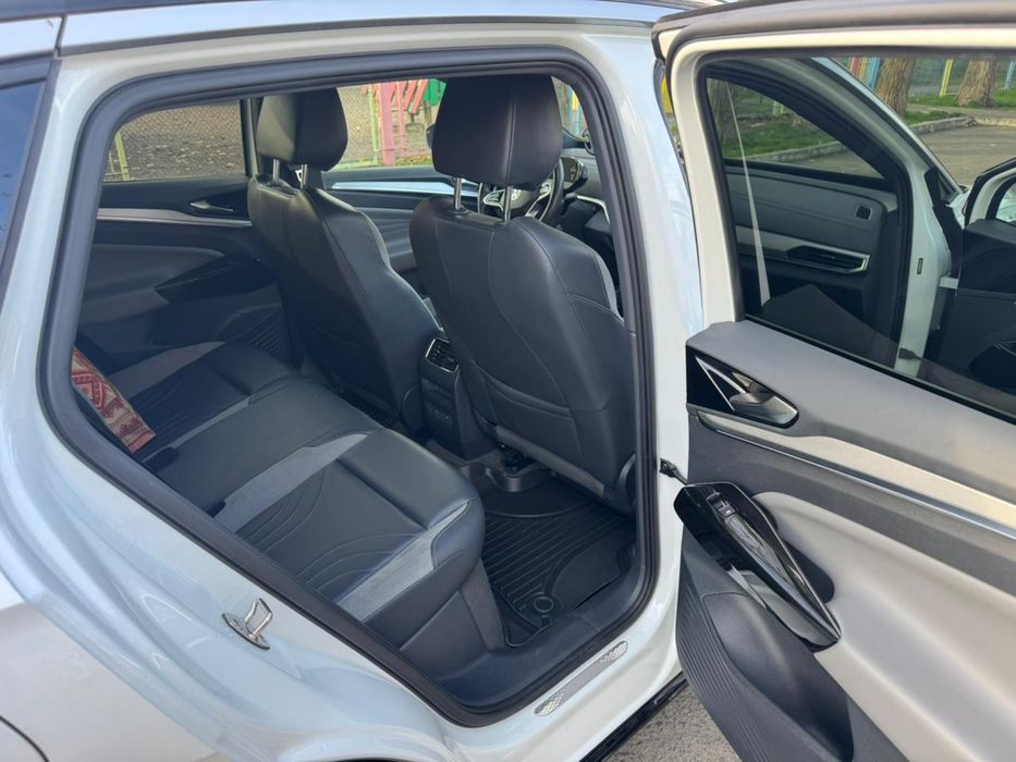 Продам практически новый VW ID 4