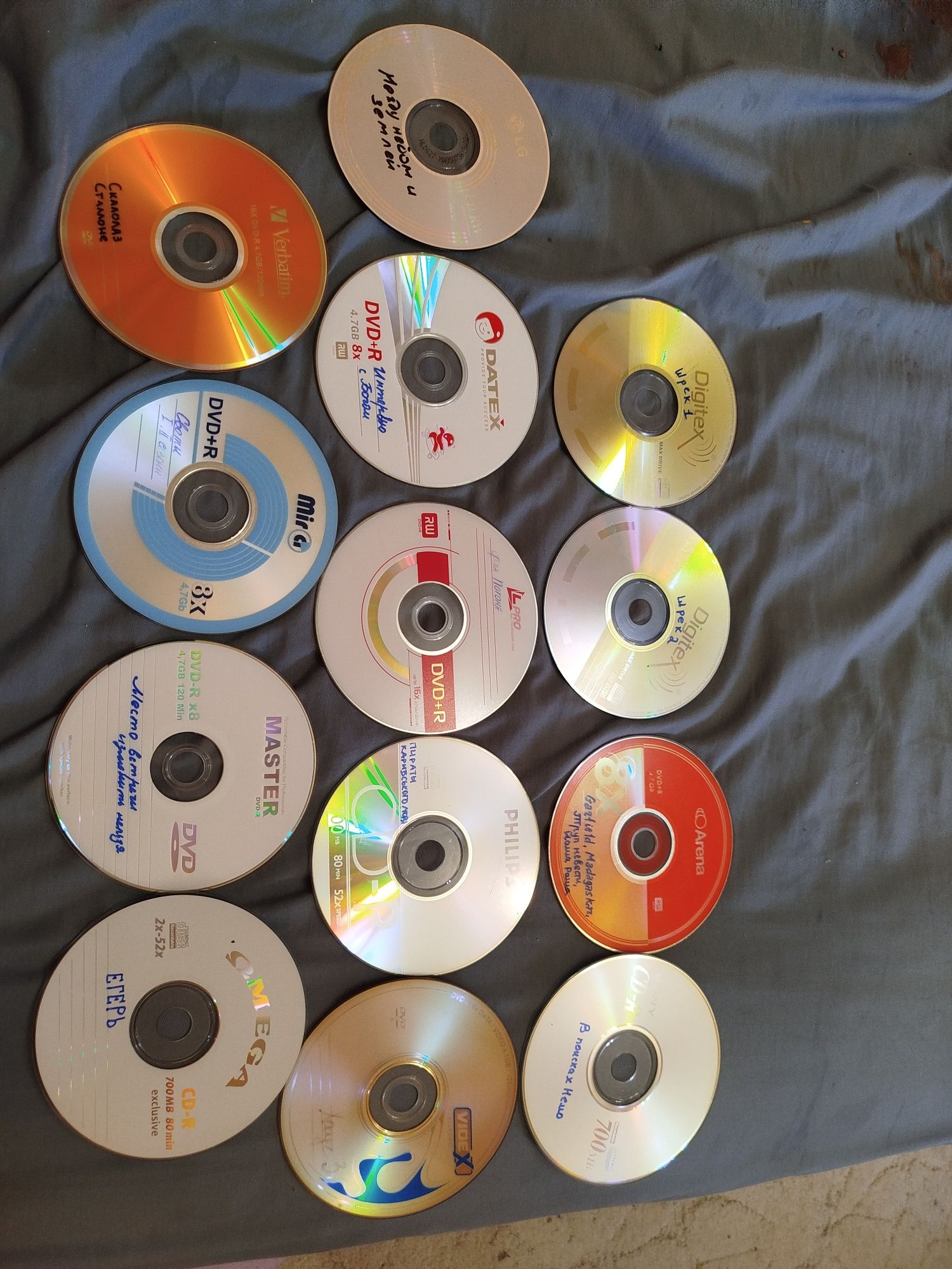 Видеокасеты и cd dvd диски