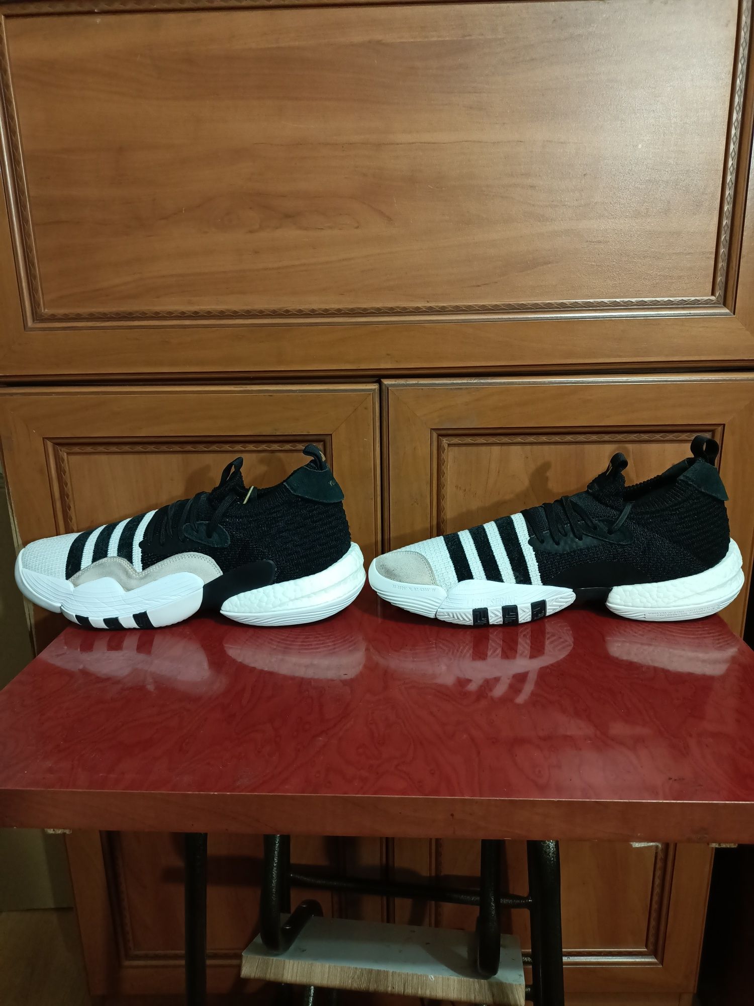 Кросівки Adidas Trae Young 2.0