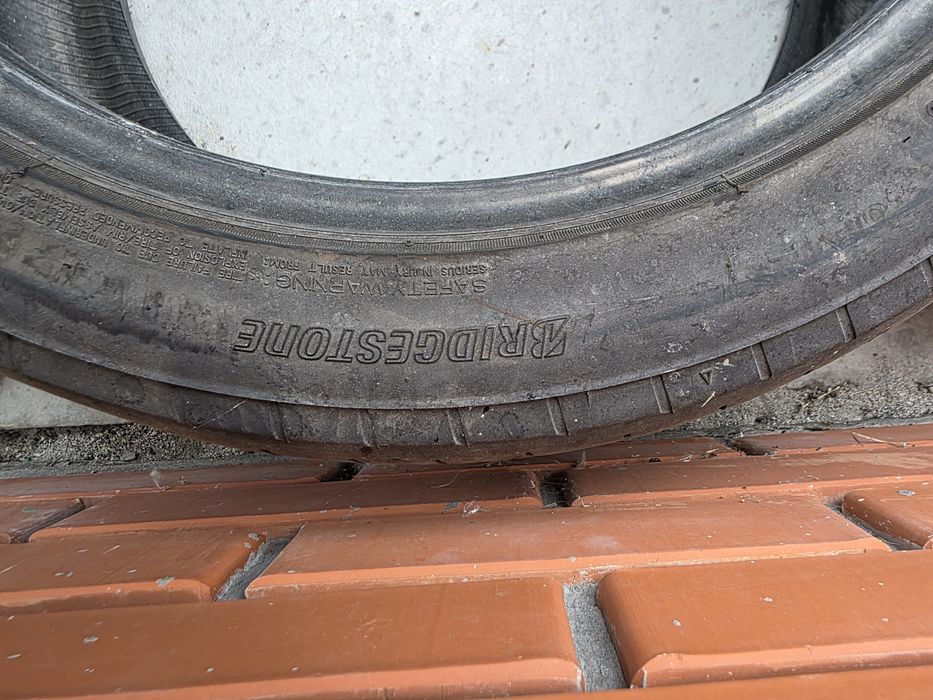 Продам дві шини б/у 245/45R19 102Y