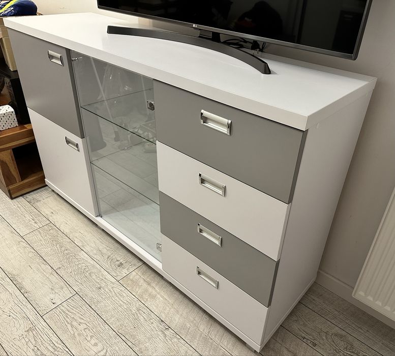 Komoda z witryną szufladami 160x100 cm robiona na zamówienie,