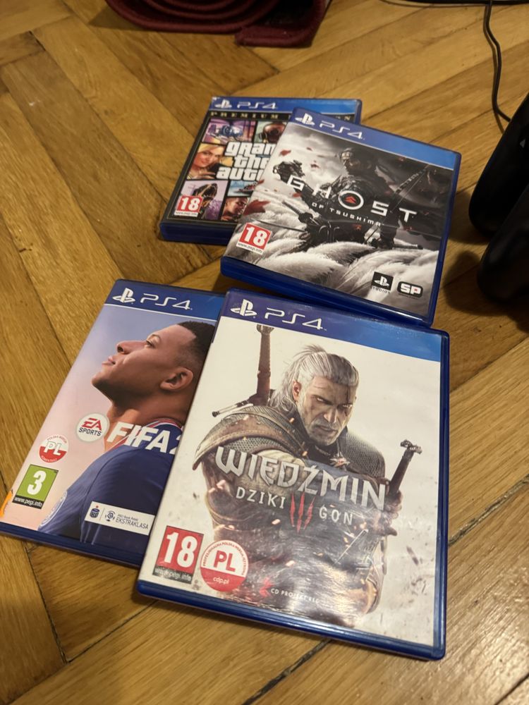 Konsola PS4 Pro 1TB + 2 Pady