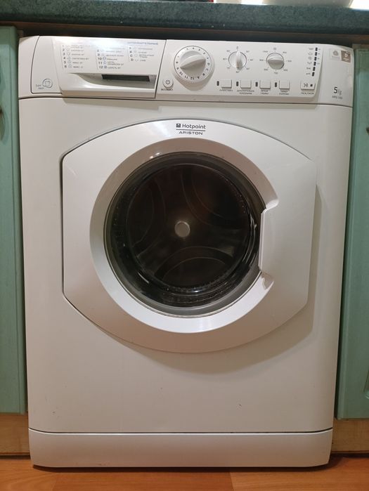 Пральна машина фронтальна Hotpoint Ariston ARSL 100