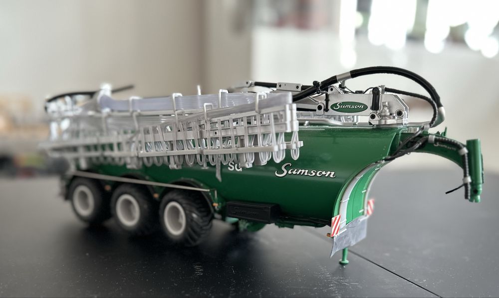 Siku 1/32 wóz asenizacyjny Samson SG 28